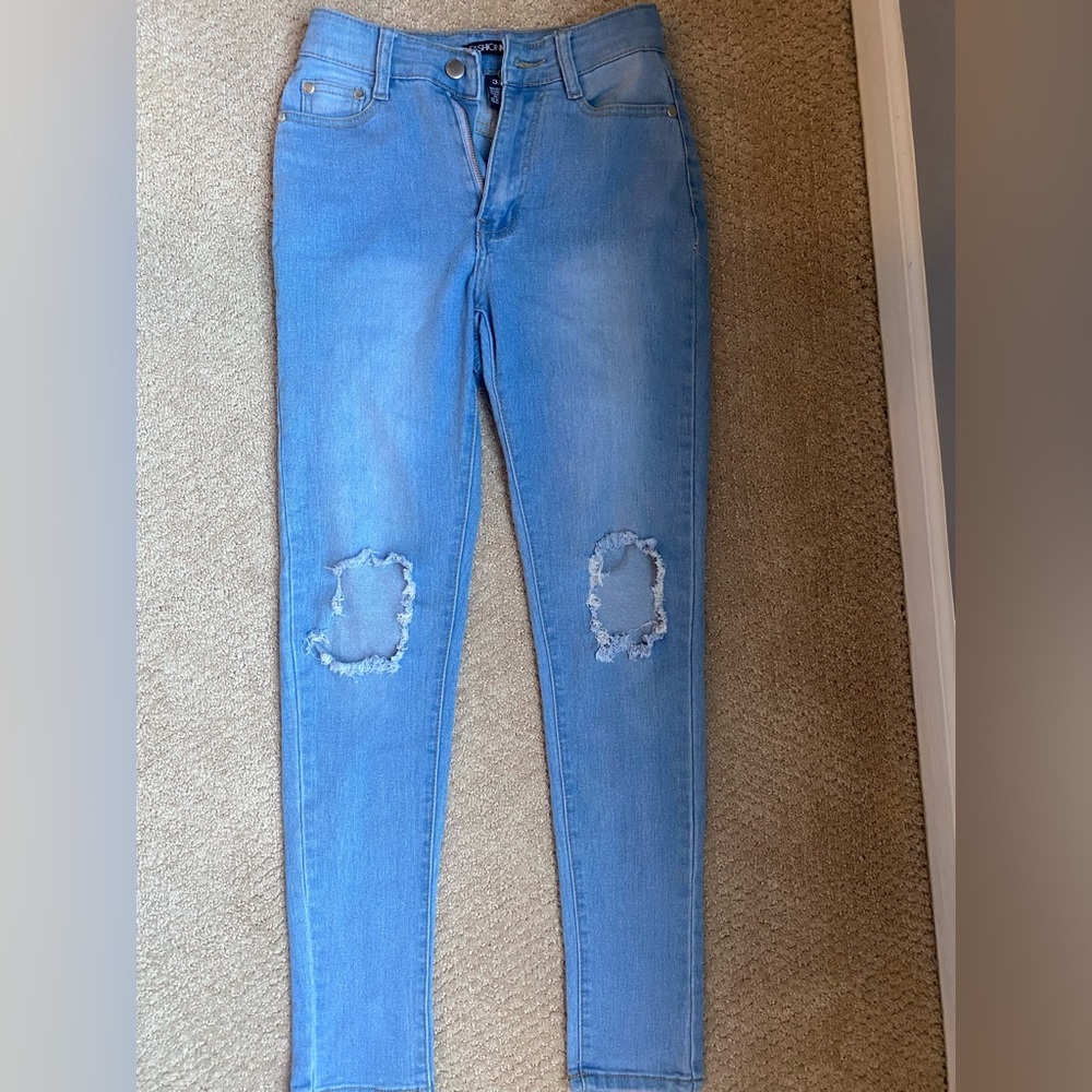 Fashion nova ripped light wash skinny jeans